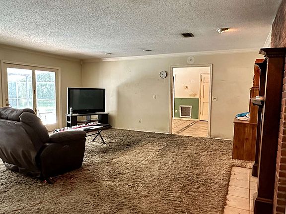 5th image of 317 SW Ace Ln