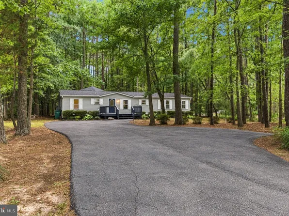 44971 Shore Dr, Tall Timbers, MD 20690