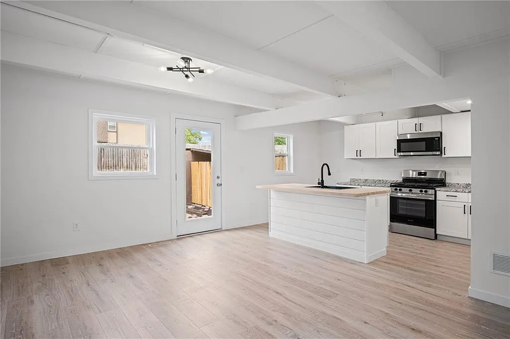 3 bed, 1.5 bath, 1232 sqft, $1,495 — Photo 4