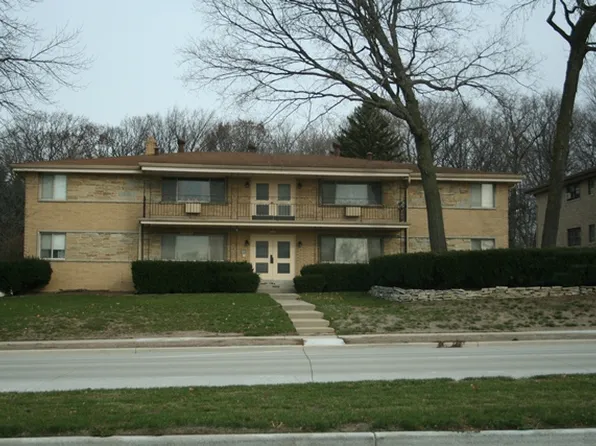 11800 W Bluemound Rd, Wauwatosa, WI 53226