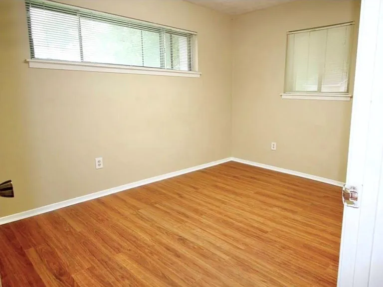 801 E Stadium Ct — Photo 4