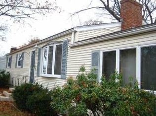 100 Gainsville Dr, Warwick, RI 02886