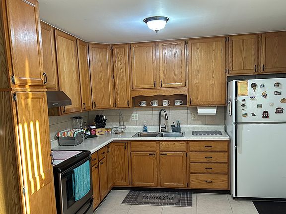 3rd image of 2732 N Bazil Ave