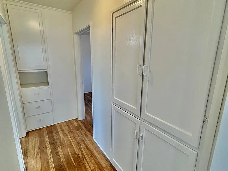 Bright & Airy 2 Bed / 1 Bath Apartment in Point Loma! — Photo 11