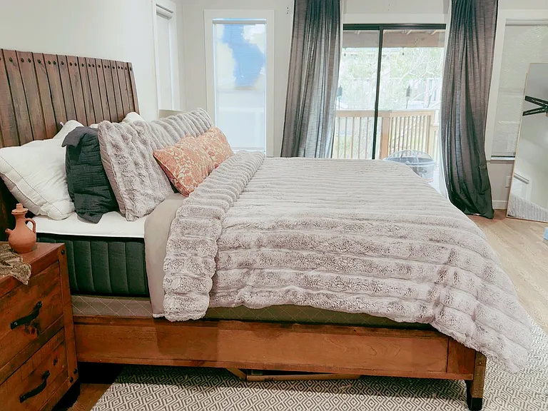 4804 Rowena Ave — Photo 19
