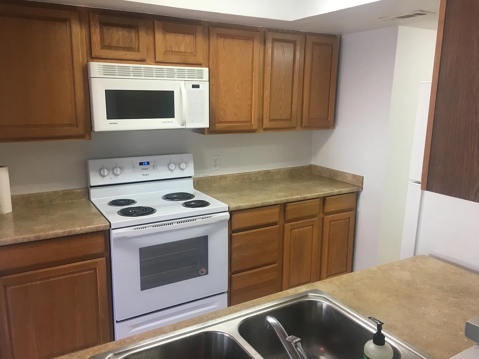 3 bed, 2.5 bath, 1350 sqft, $1,845 — Photo 4