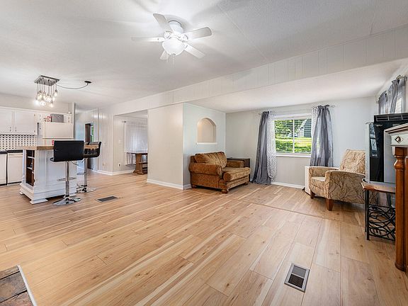 3rd image of 3550 Stonehammer Ct SE
