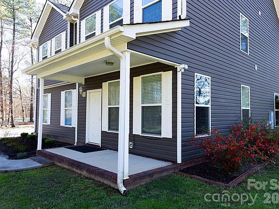 4th image of 402 Spring Lake Dr