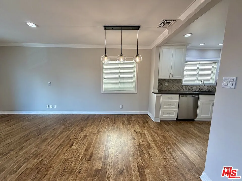 2 bed, 2.0 bath, 1200 sqft, $4,500 — Photo 4