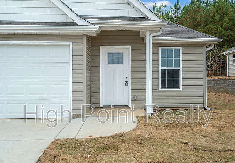 85 Smith Glen Dr — Photo 2