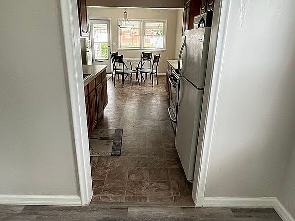4th image of 24666 Annapolis St