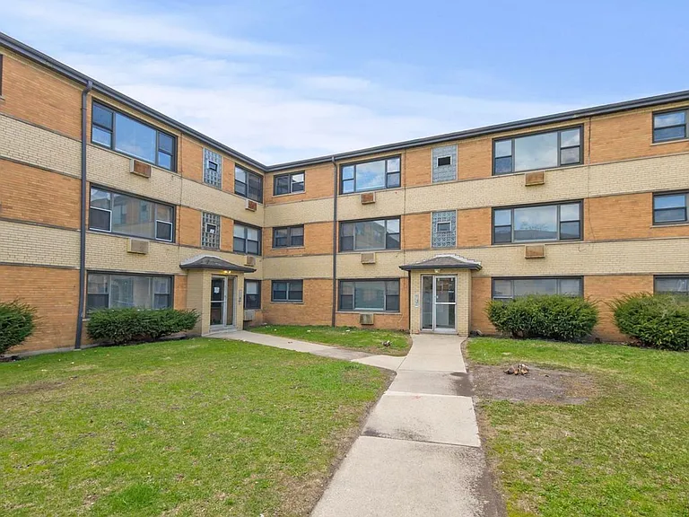 7900 S. Paxton Ave. — Photo 3