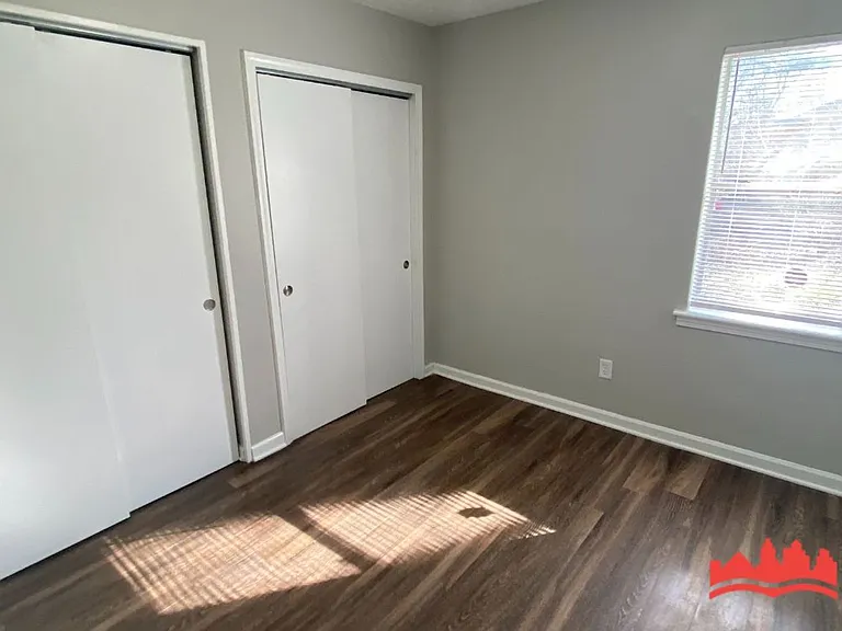 1271 Chickamauga Ave — Photo 8