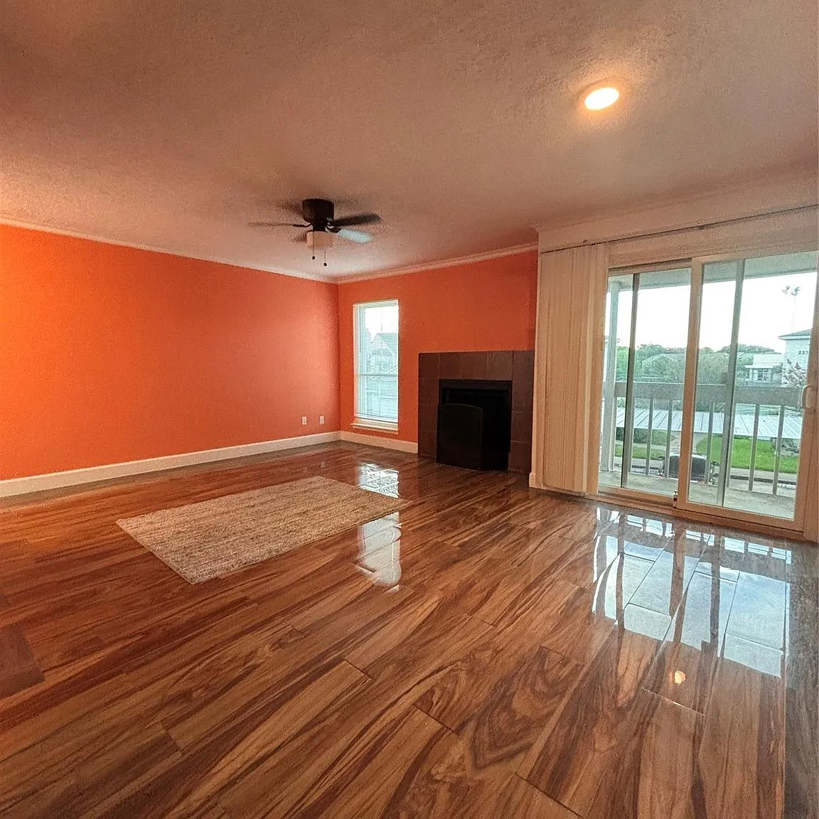 1 bed, 1.5 bath, 694 sqft, $1,200 — Photo 3