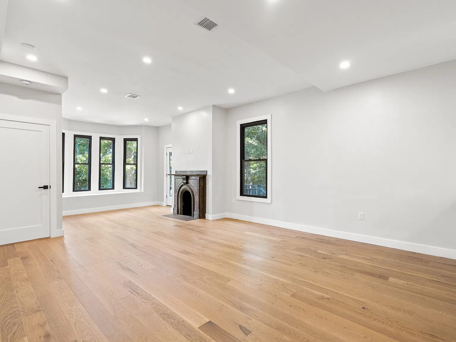 3 bed, 1230 sqft, $3,600 — Photo 3