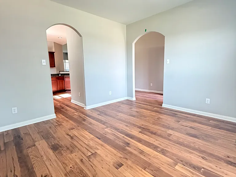 2134 Redbud Dr — Photo 5