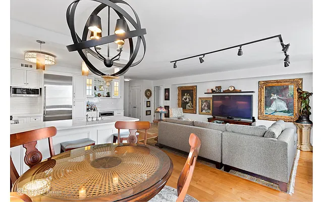 Sold by Douglas Elliman | media 24