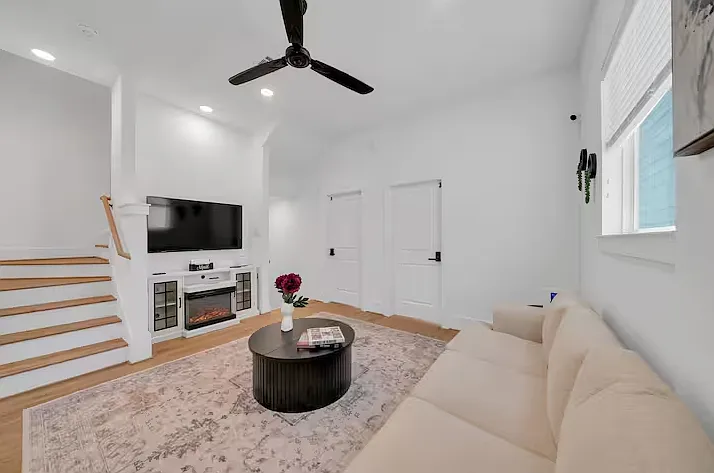 3415 Yellowstone Blvd — Photo 7