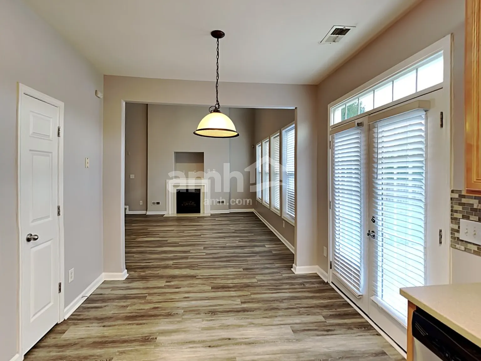 3 bed, 2.5 bath, 1978 sqft, $2,345 — Photo 4