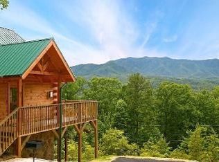610 Mountain Dr, Gatlinburg, TN 37738