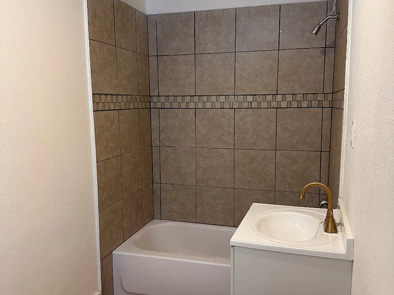 410 Randall St #7 — Photo 8