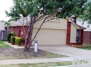 905 Boxwood Dr, Lewisville, TX 75067