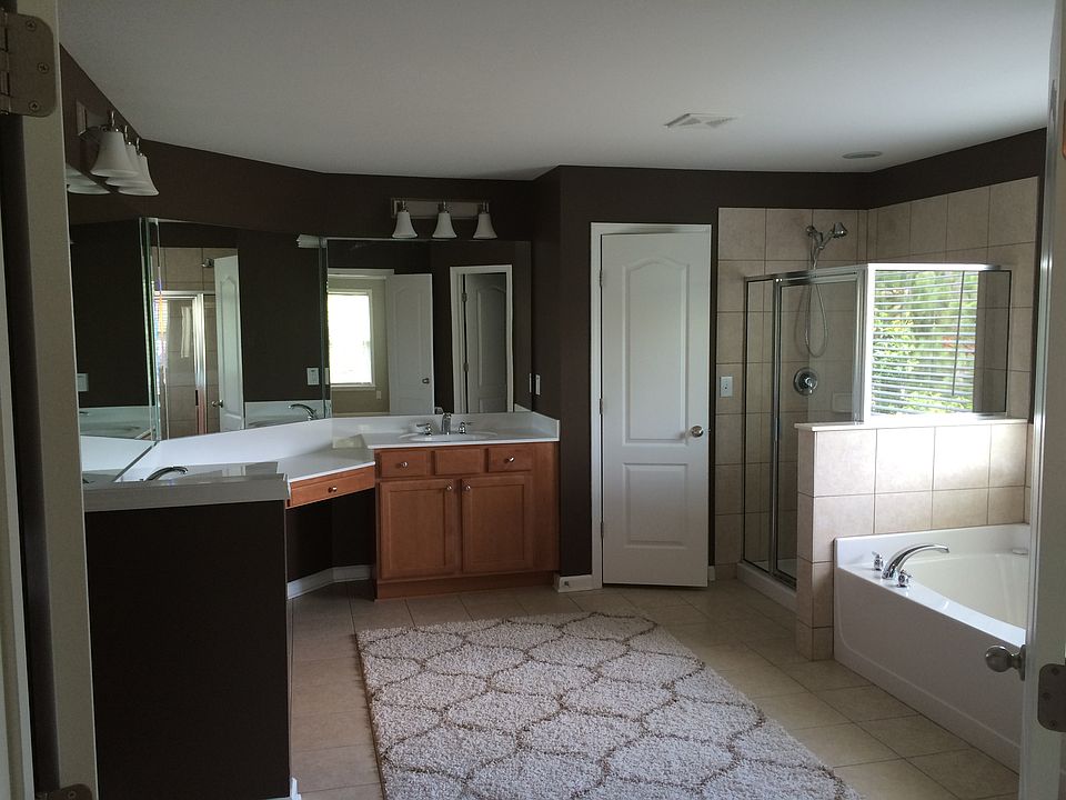 2nd image of 705 E Hampton Trl