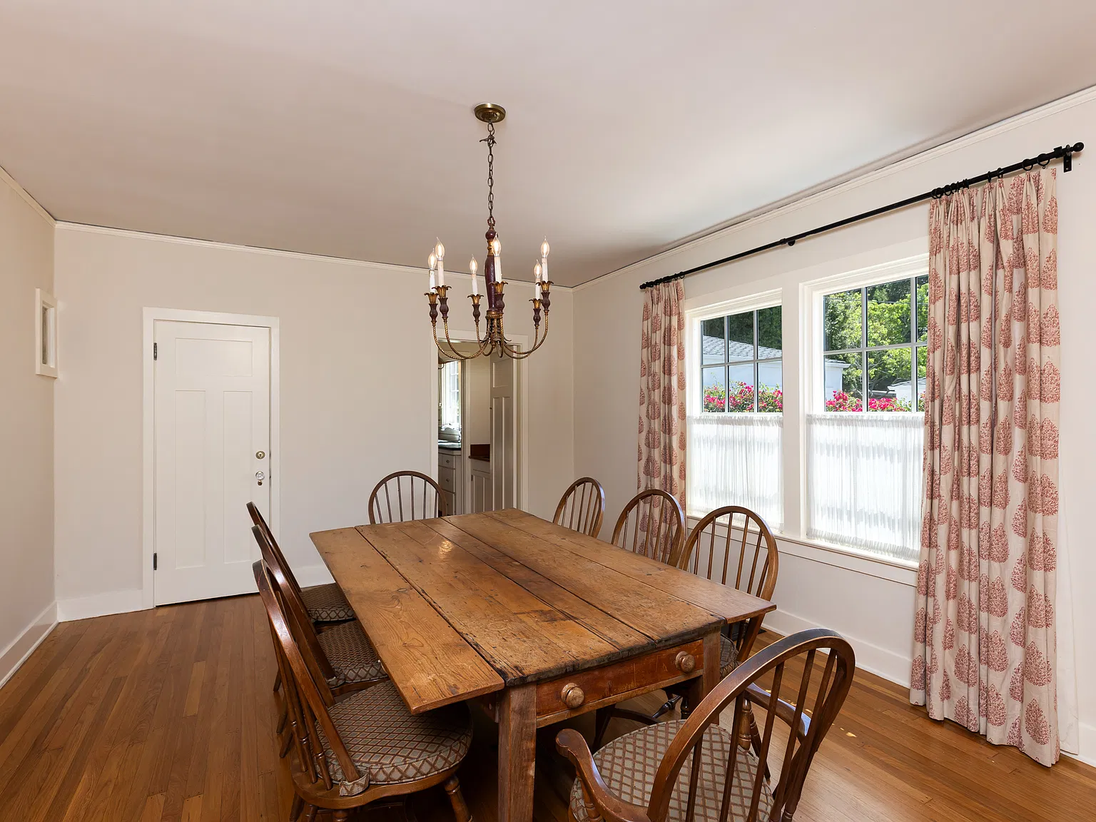 4 bed, 2870 sqft, $10,995 — Photo 3