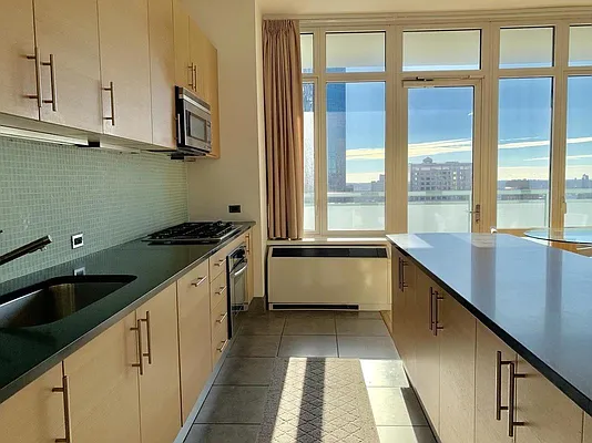 Rented by Century 21 Metropolitan | media 7