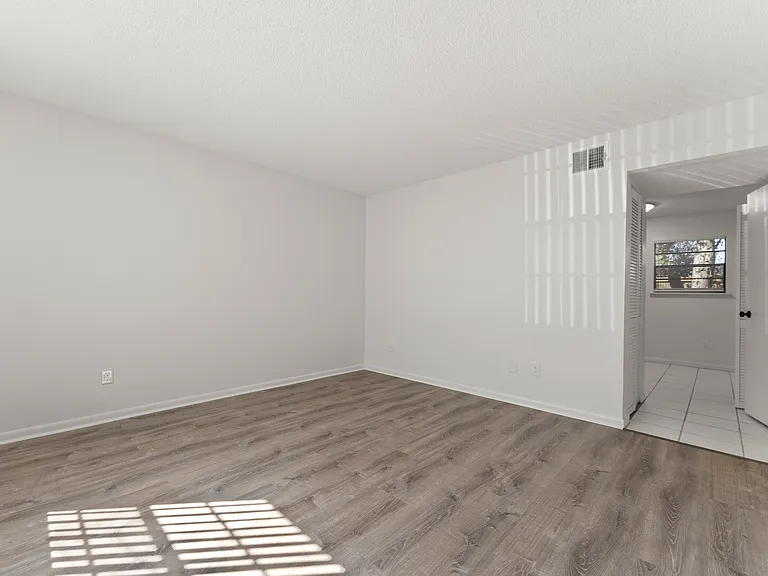 Briarwood Apartments — Photo 9