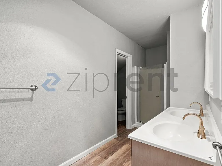 2126 NE 137th St #B — Photo 11