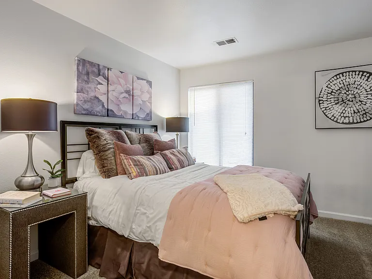 Laurel Valley Apartments — Photo 9