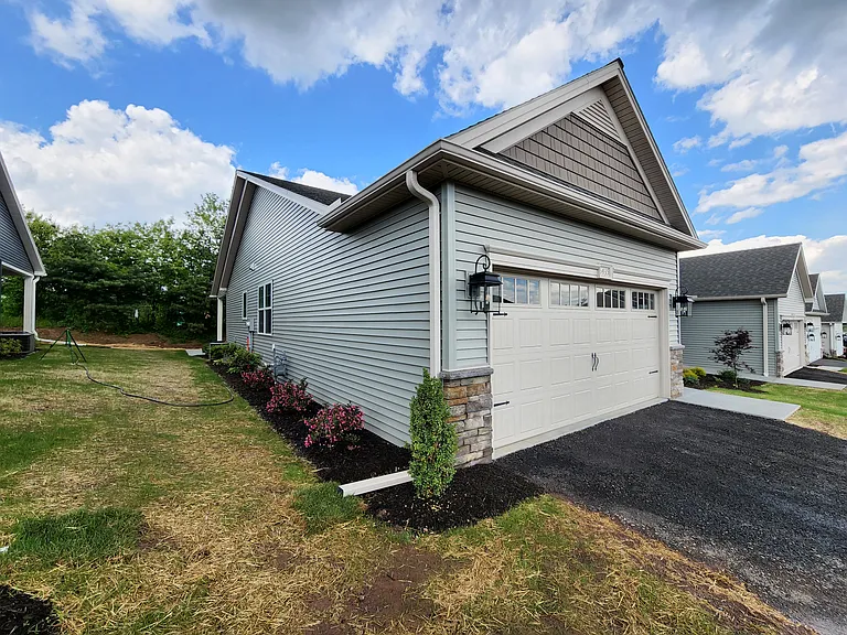 5435 Mendenhall Dr — Photo 3