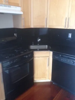 Rented by Realty 2000 Associates Ltd | media 32