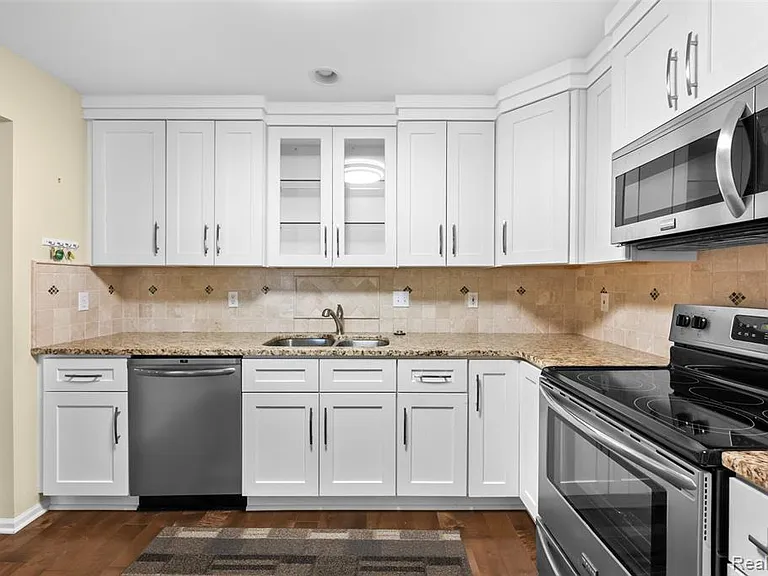 4911 Oak Hill Dr #3 — Photo 6
