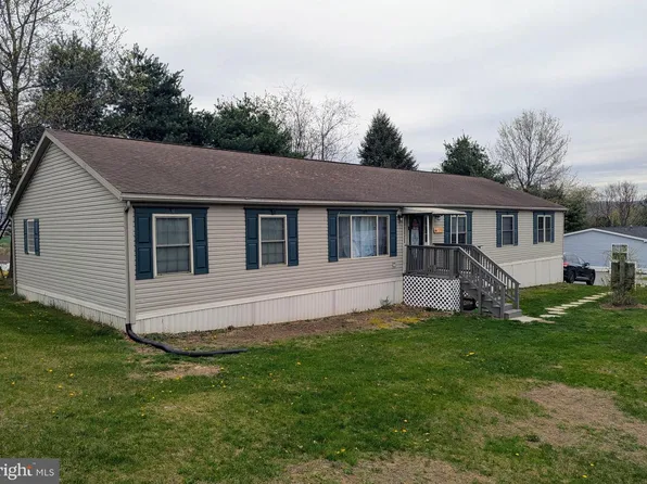 3 Hawthorne Ln, Hamburg, PA 19526