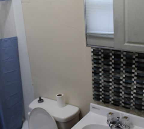 5th image of 2239 E 34th St