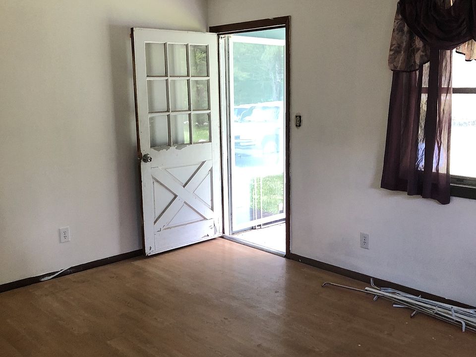 2nd image of 27 E Richardson Rd