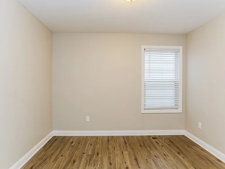 349 Cloverhill Dr — Photo 15