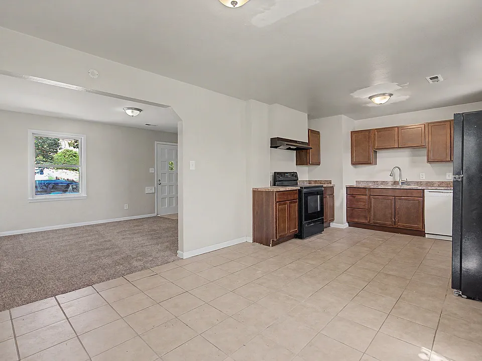 1121 Cooper Ave #201