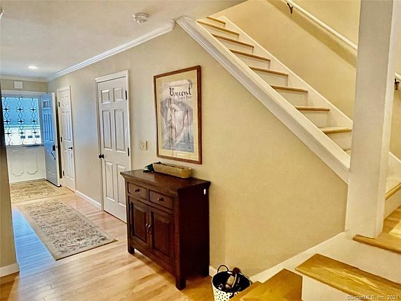 3rd image of 32 Coveside Ln #32