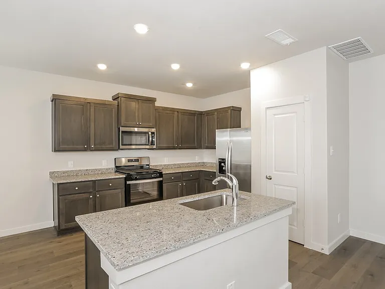 201 Julian Davis Dr — Photo 8