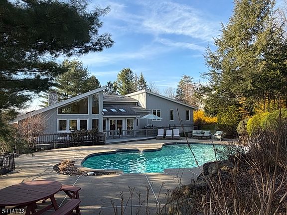3rd image of 8 Union Hill Rd