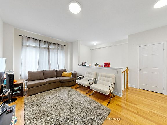4th image of 29 Rockbrook Trl