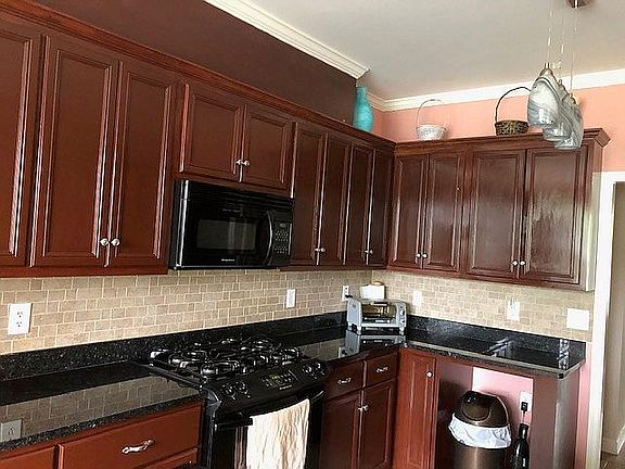 Kitchen, all wood cabinets