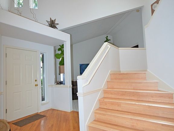 4th image of 18019 Woodbine Dr