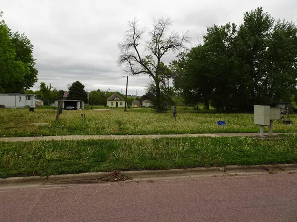 1329 S 3rd Ave, Sheldon, IA 51201