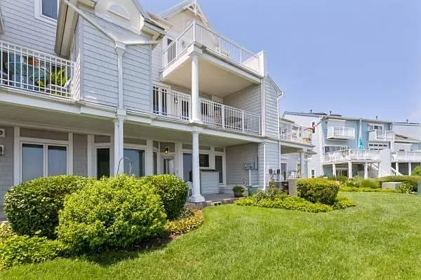 Rear property, view of balcony
