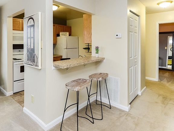 4th image of 900 Woodchuck Pl #2015