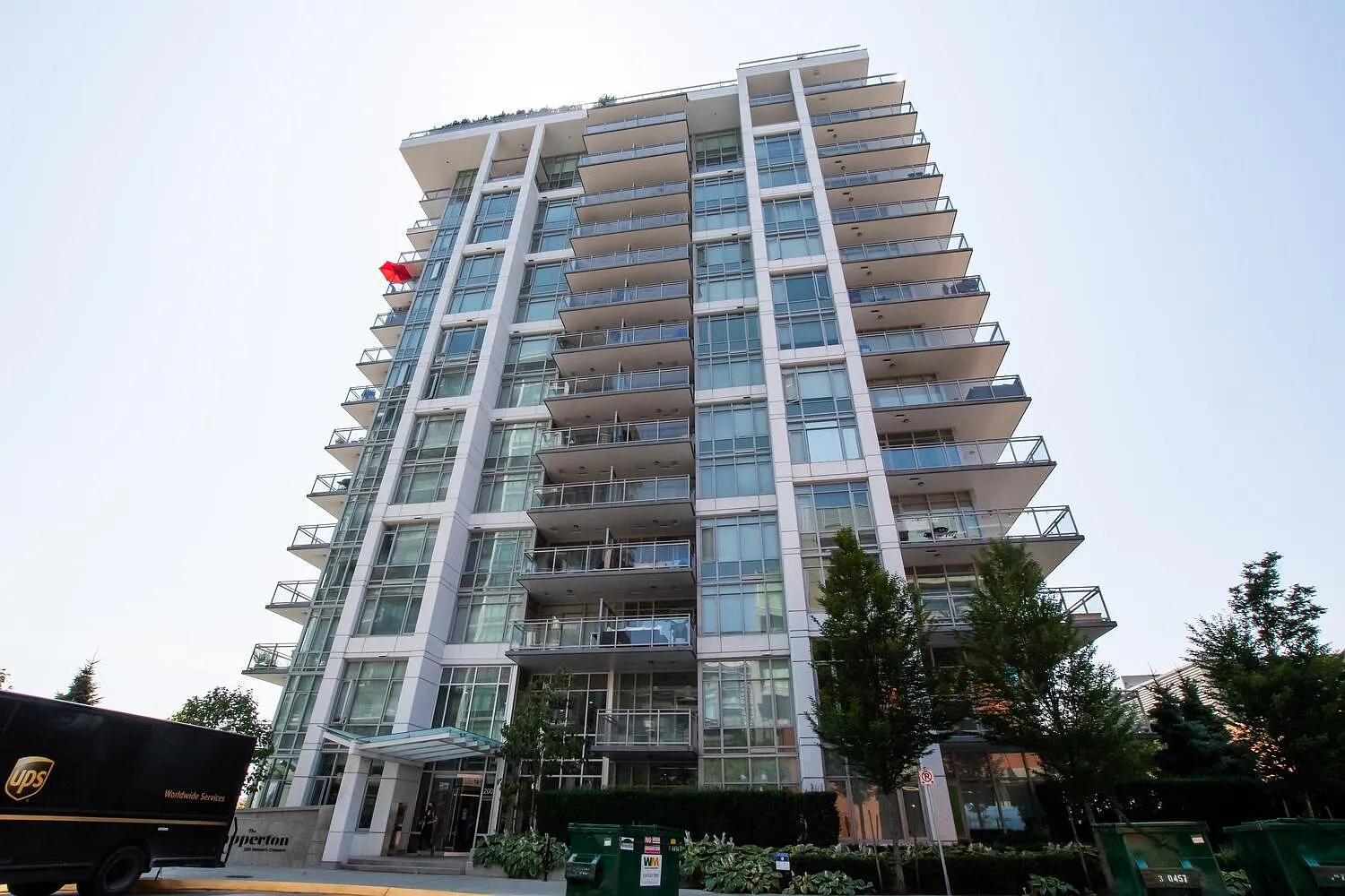 200 Nelsons Cres — Photo 1